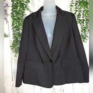 Le Suit Ladies Jacket 14W
